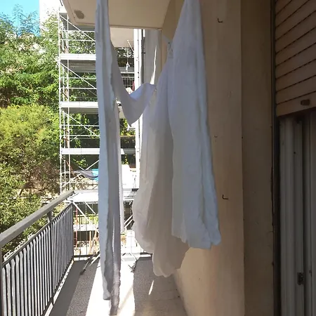 Tranquillo E Confortevole Soggiorni Lunghi Apartman *